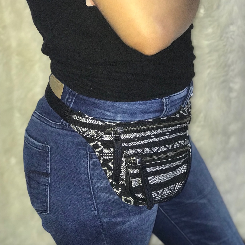 Forever 21 Fanny Pack - Picture 6 of 7
